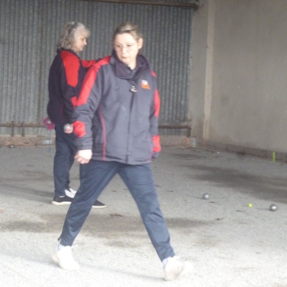 Jeannick d'un pas décidé. Jeannick d'un pas décidé.