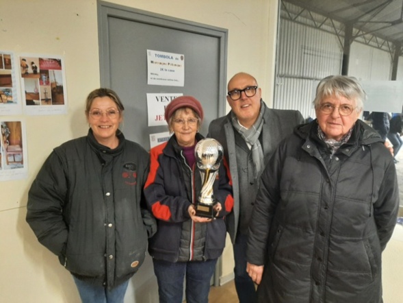 Une partie des féminines Championnes du Cher de 2ème division Une partie des féminines Championnes du Cher de 2ème division