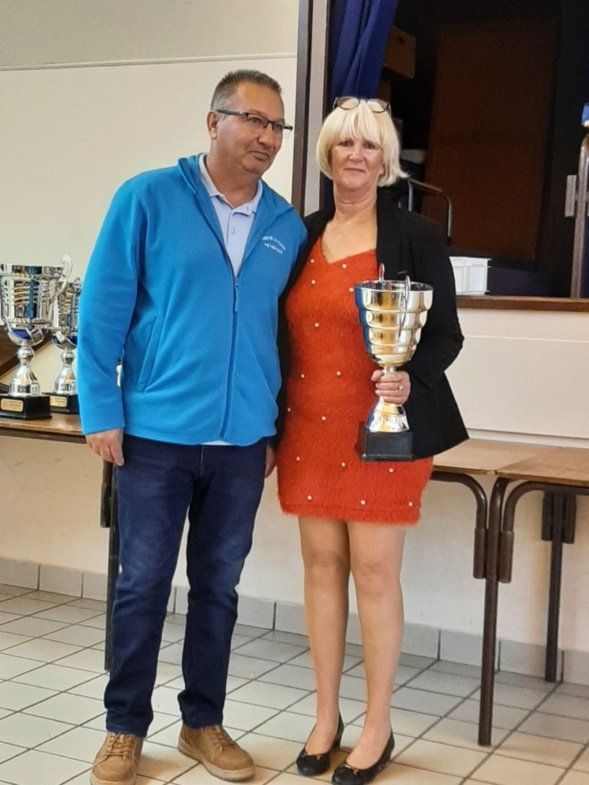 Avec la coupe lors de 'l'AG du Comité Départemental Avec la coupe lors de 'l'AG du Comité Départemental