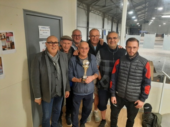 Une partie de l'équipe sénior montant en 4ème division Une partie de l'équipe sénior montant en 4ème division