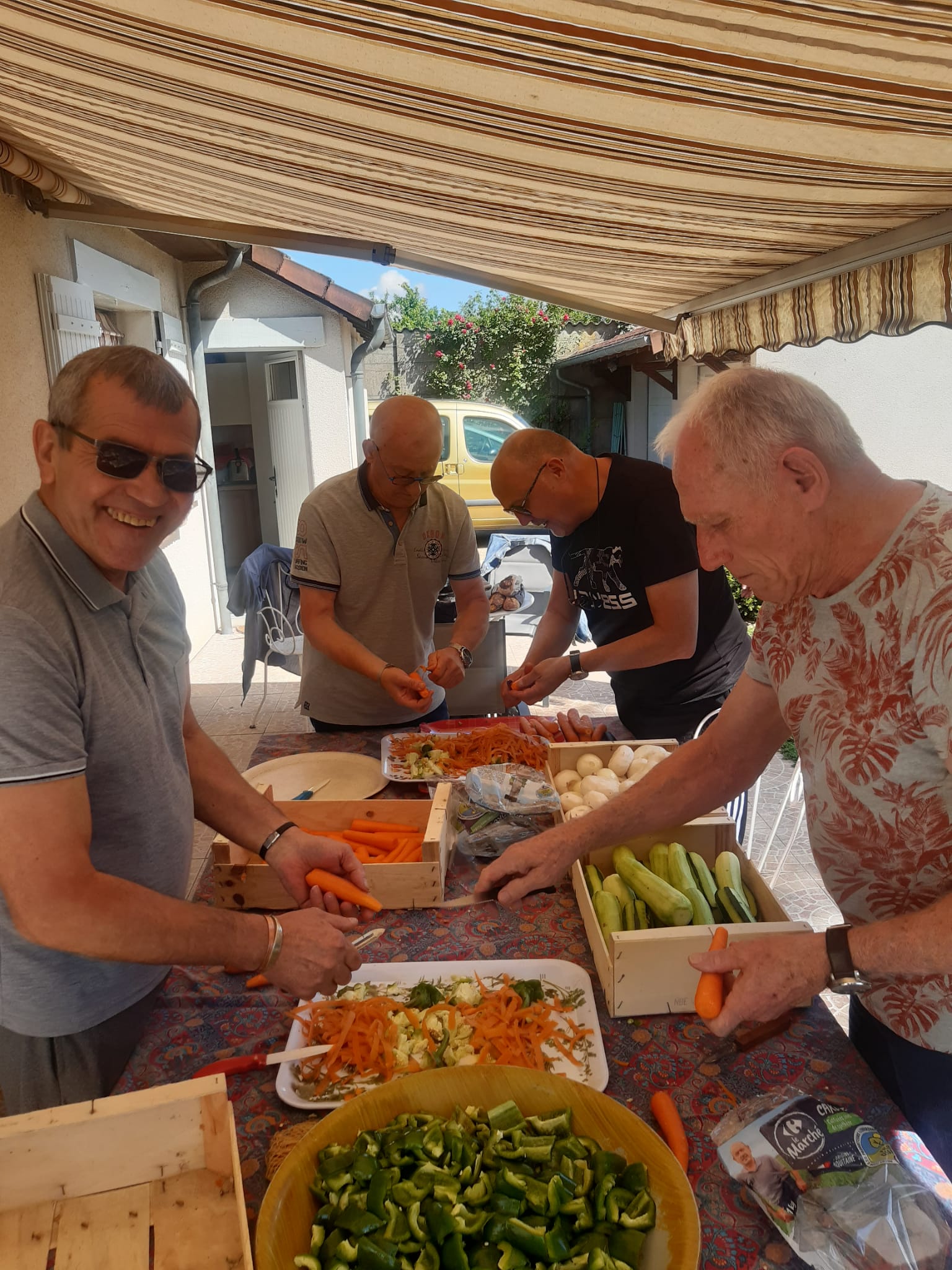 Corvée de pluches dans la bonne humeur Corvée de pluches dans la bonne humeur