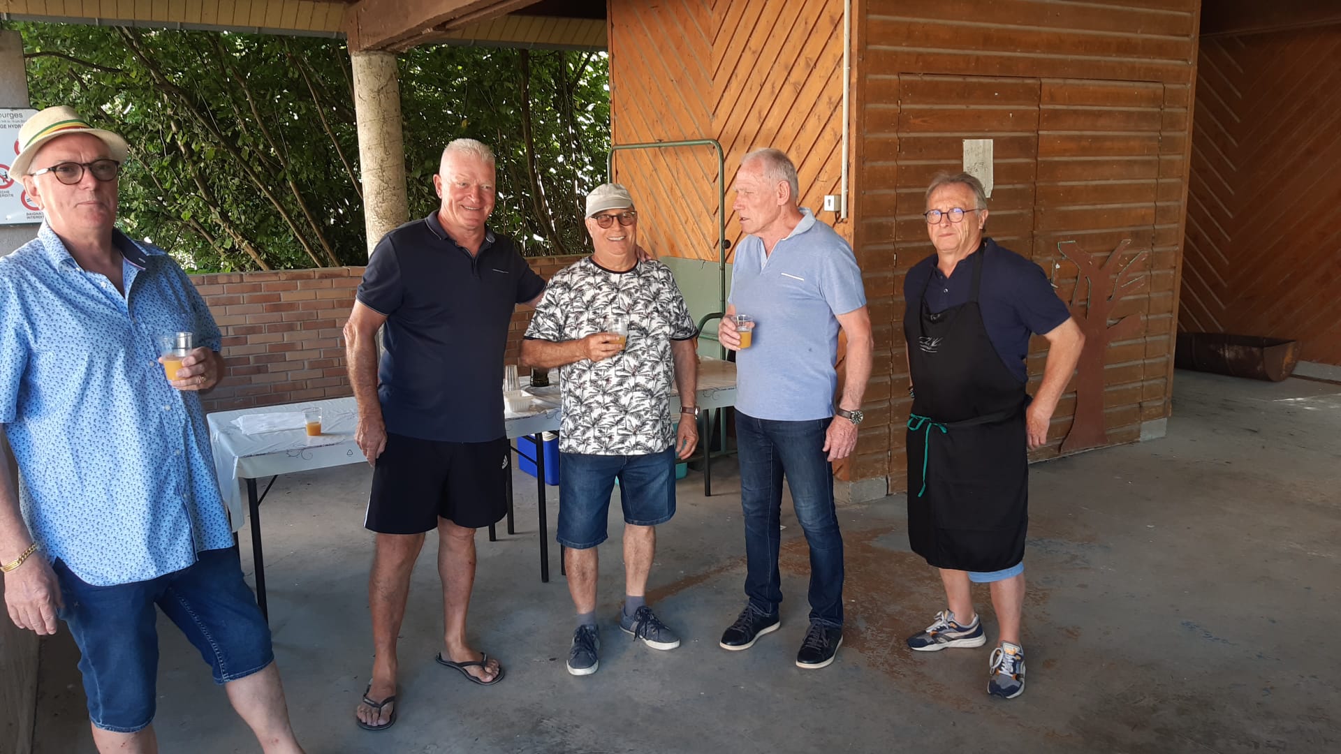 Une partie de l'équipe des organisateurs avant l'arrivée des convives Une partie de l'équipe des organisateurs avant l'arrivée des convives