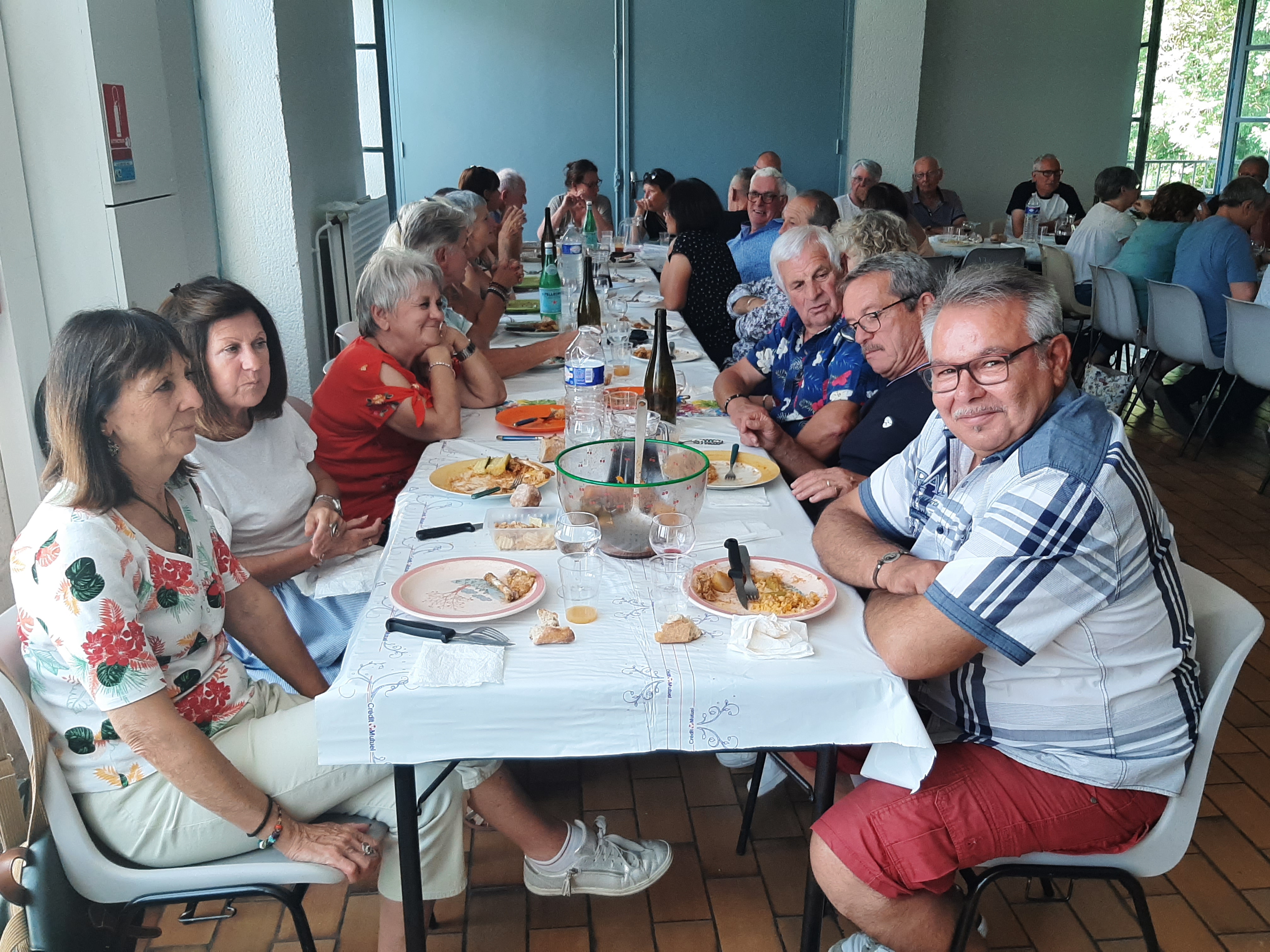 Les assiettes sont vides Les assiettes sont vides