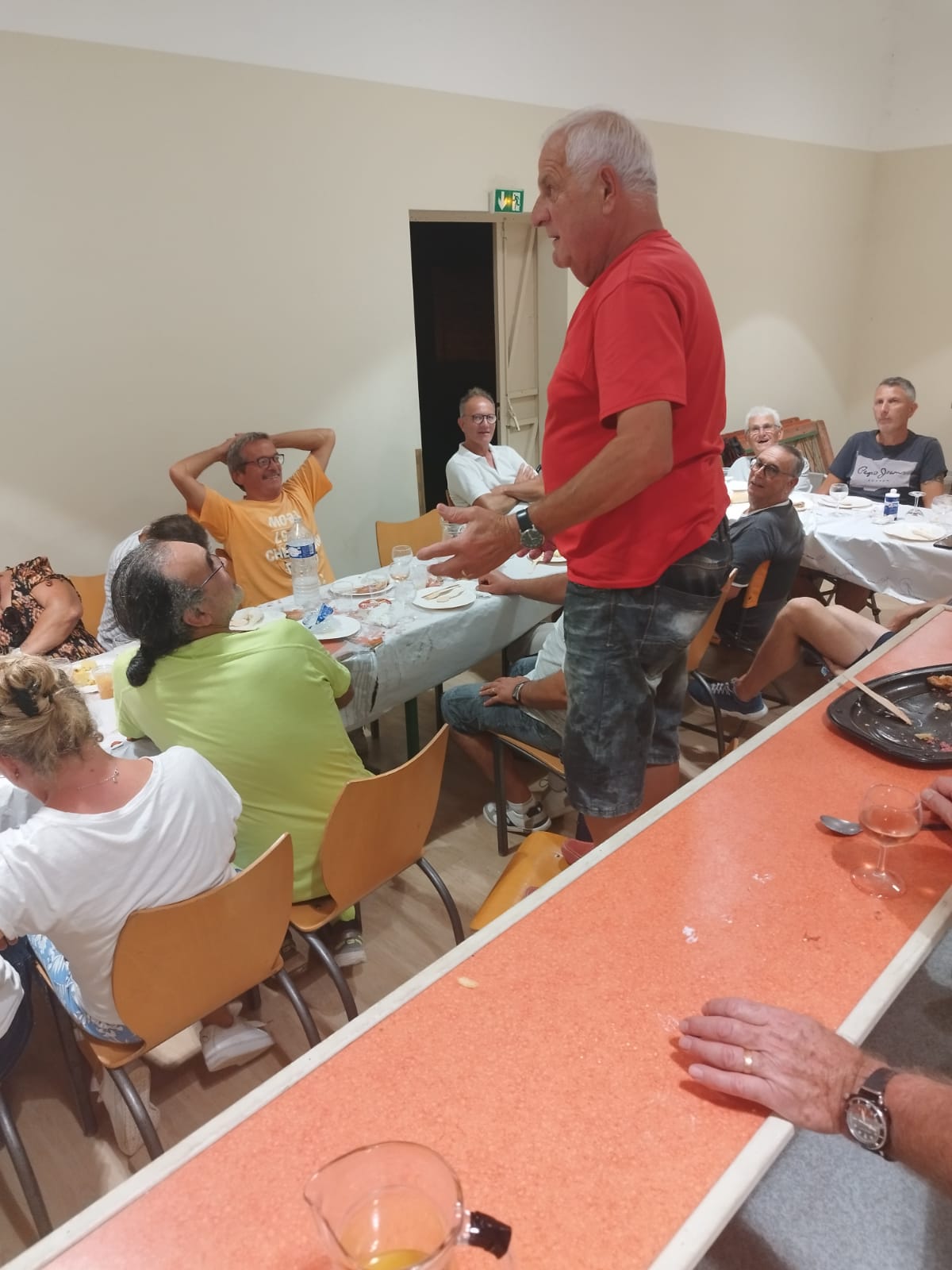 Pep a commencé à entonner une chanson qui n'a pas été très loin Pep a commencé à entonner une chanson qui n'a pas été très loin