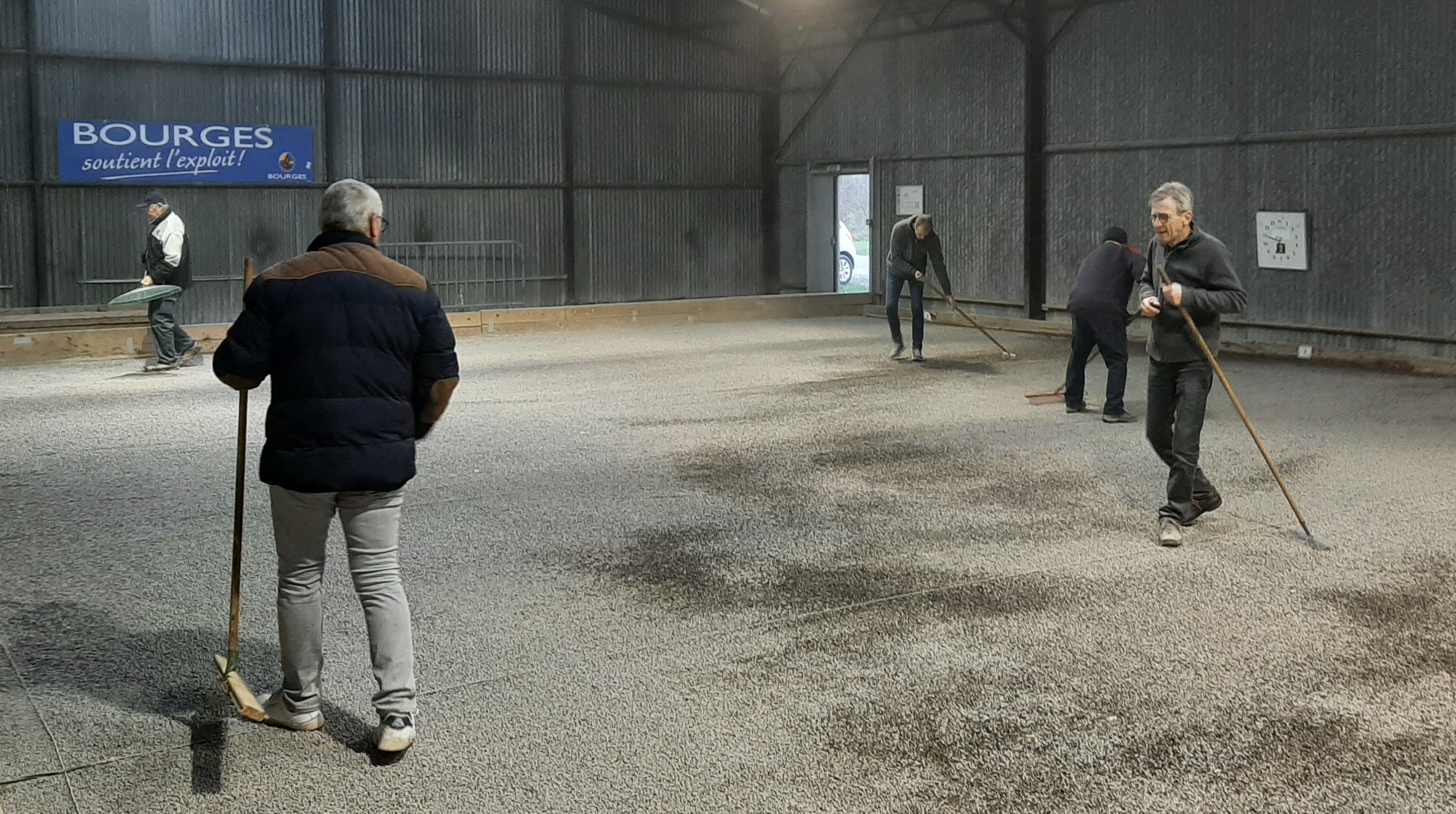 Tous ensemble, tous ensemble... Tous ensemble, tous ensemble...