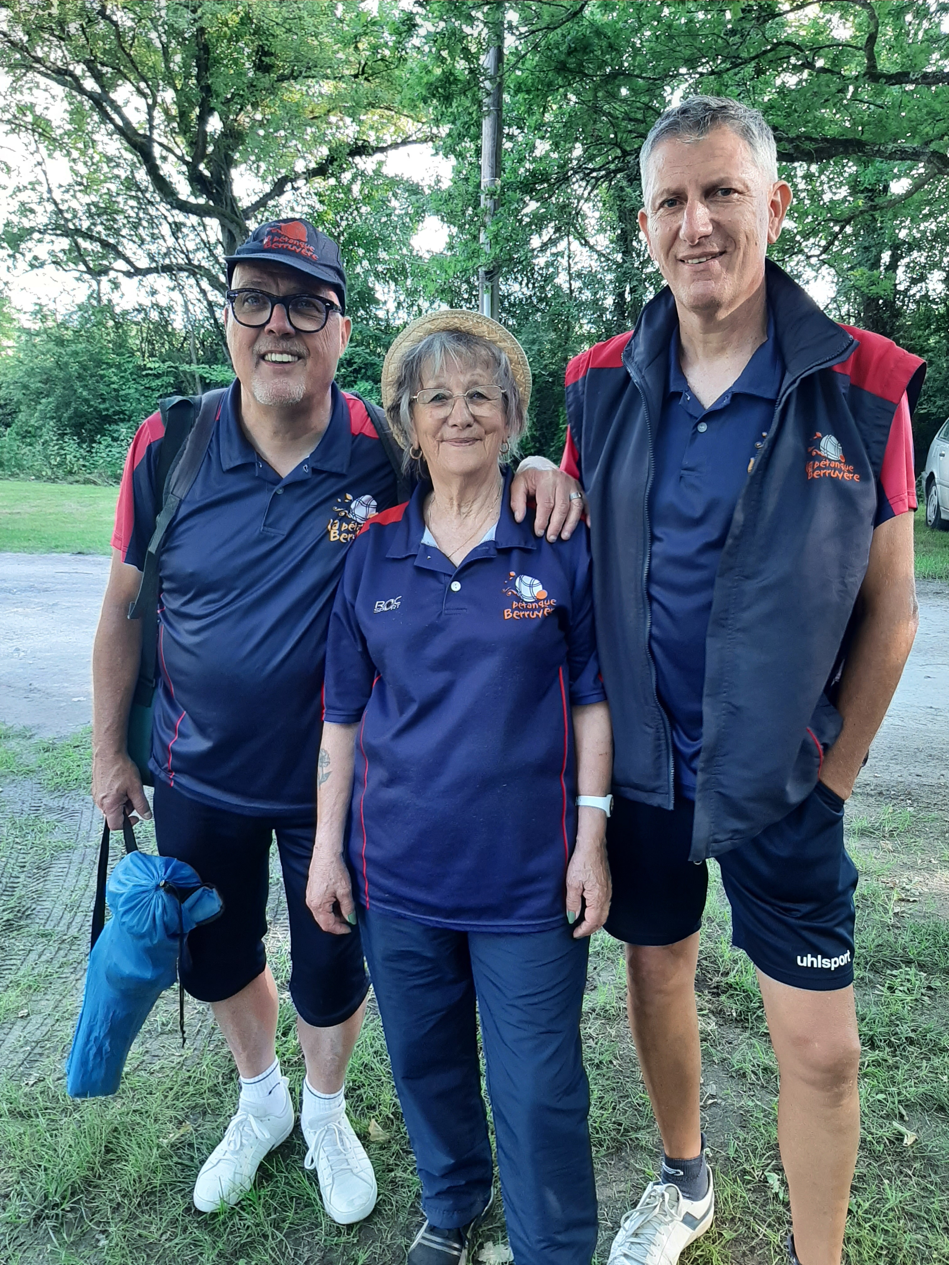 Petite mention spéciale pour notre équipe qui a réussi à battre l'équipe championne du Cher. Petite mention spéciale pour notre équipe qui a réussi à battre l'équipe championne du Cher.