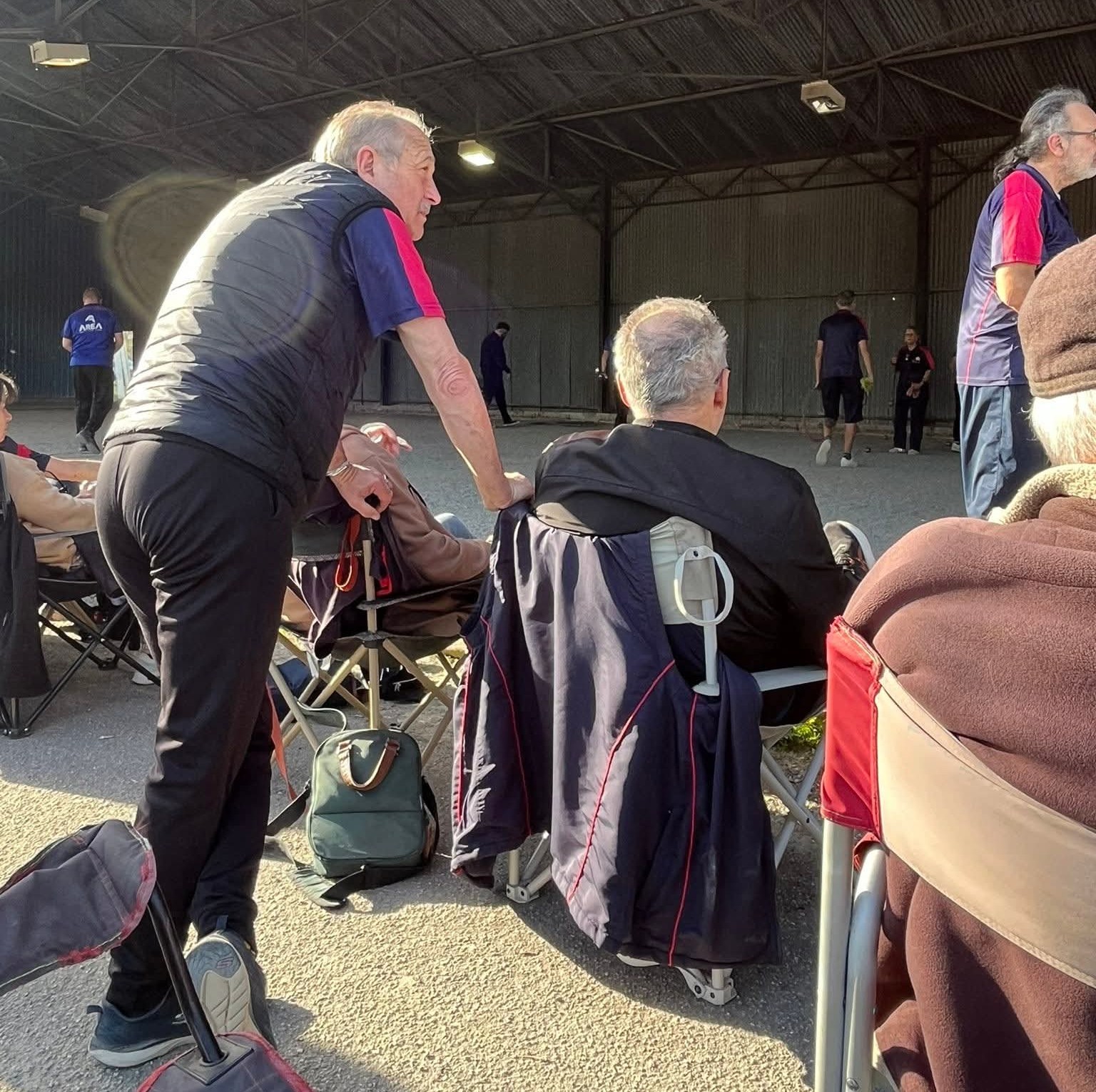 Le capitaine attentif.