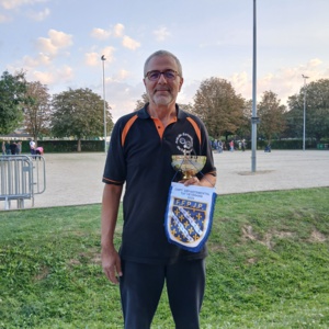 Justino PINTO DE OLIVEIRA  du Club de SARTROUVILLE Justino PINTO DE OLIVEIRA  du Club de SARTROUVILLE