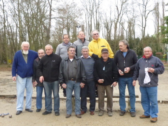 http://www.blogpetanque.com/petanquemeriel/photos/Repas-des-anciens-2014_ga125001.html