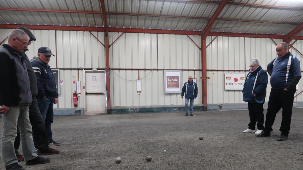 Dix-huit équipes du club de pétanque de Parthenay participent à des compétitions. © Photo NR Dix-huit équipes du club de pétanque de Parthenay participent à des compétitions. © Photo NR
