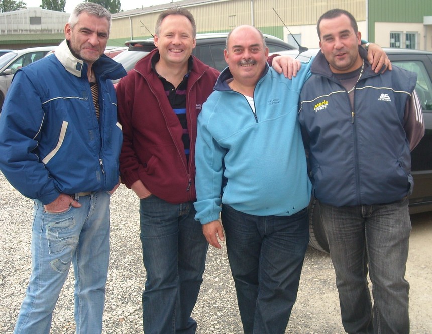 Qui pour sauver la Reine ? ... Qui pour sauver la Reine ? ...