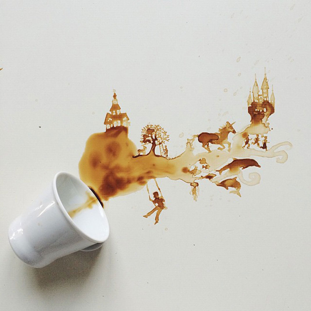 Oeuvres d'art avec des gouttes de café
