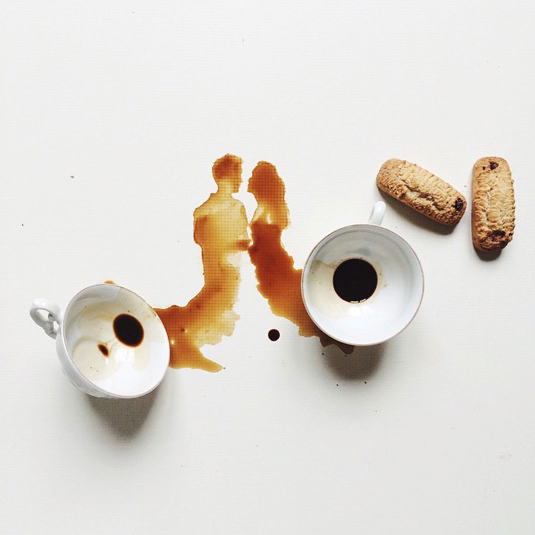 Oeuvres d'art avec des gouttes de café