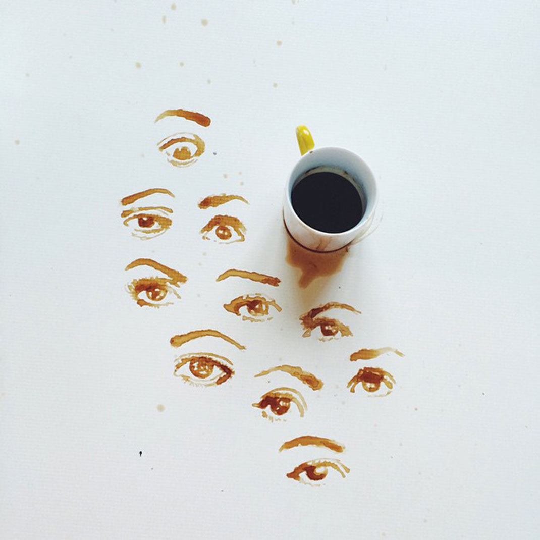 Oeuvres d'art avec des gouttes de café
