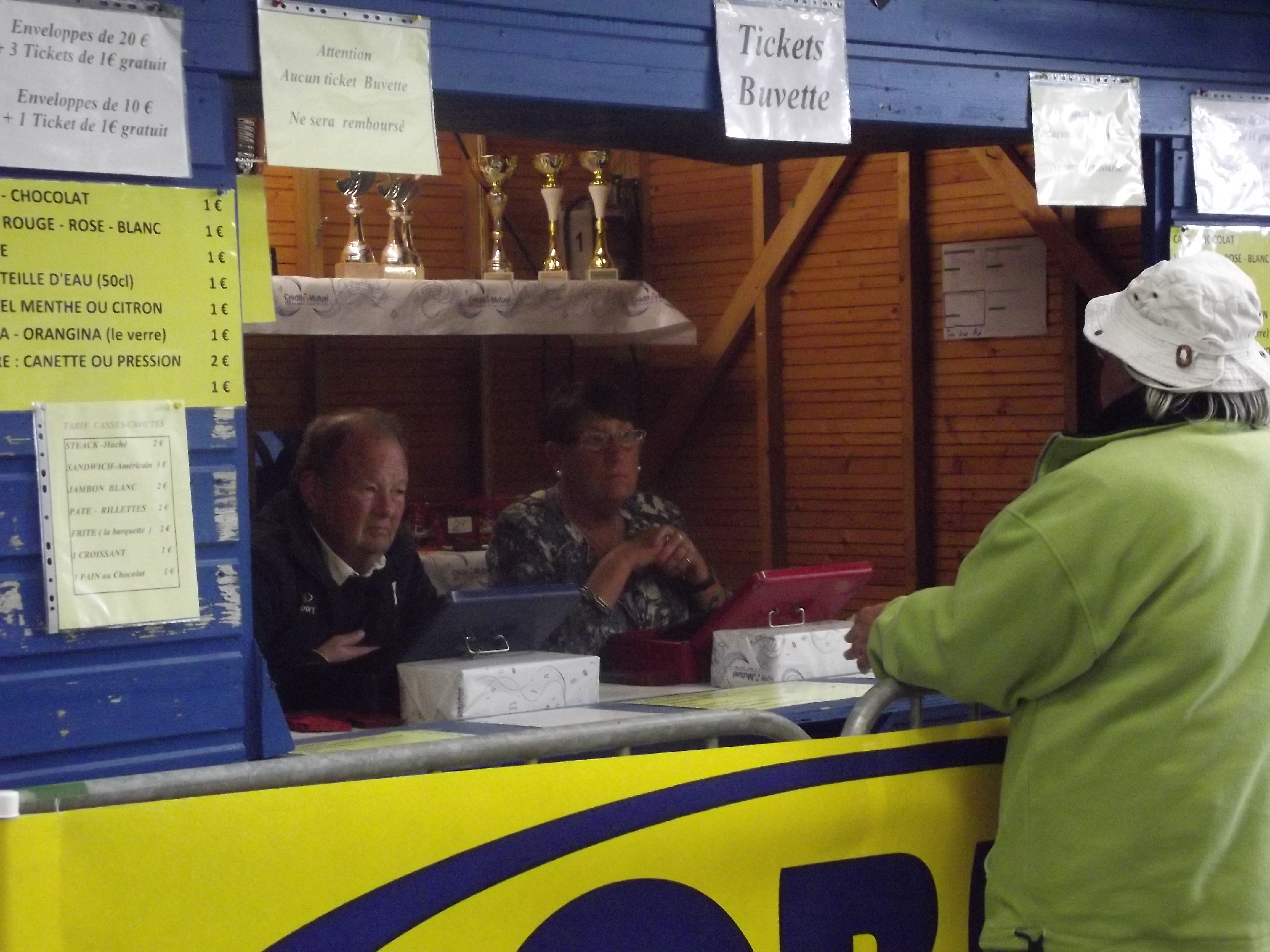 Bénévoles et joueurs... Bénévoles et joueurs...