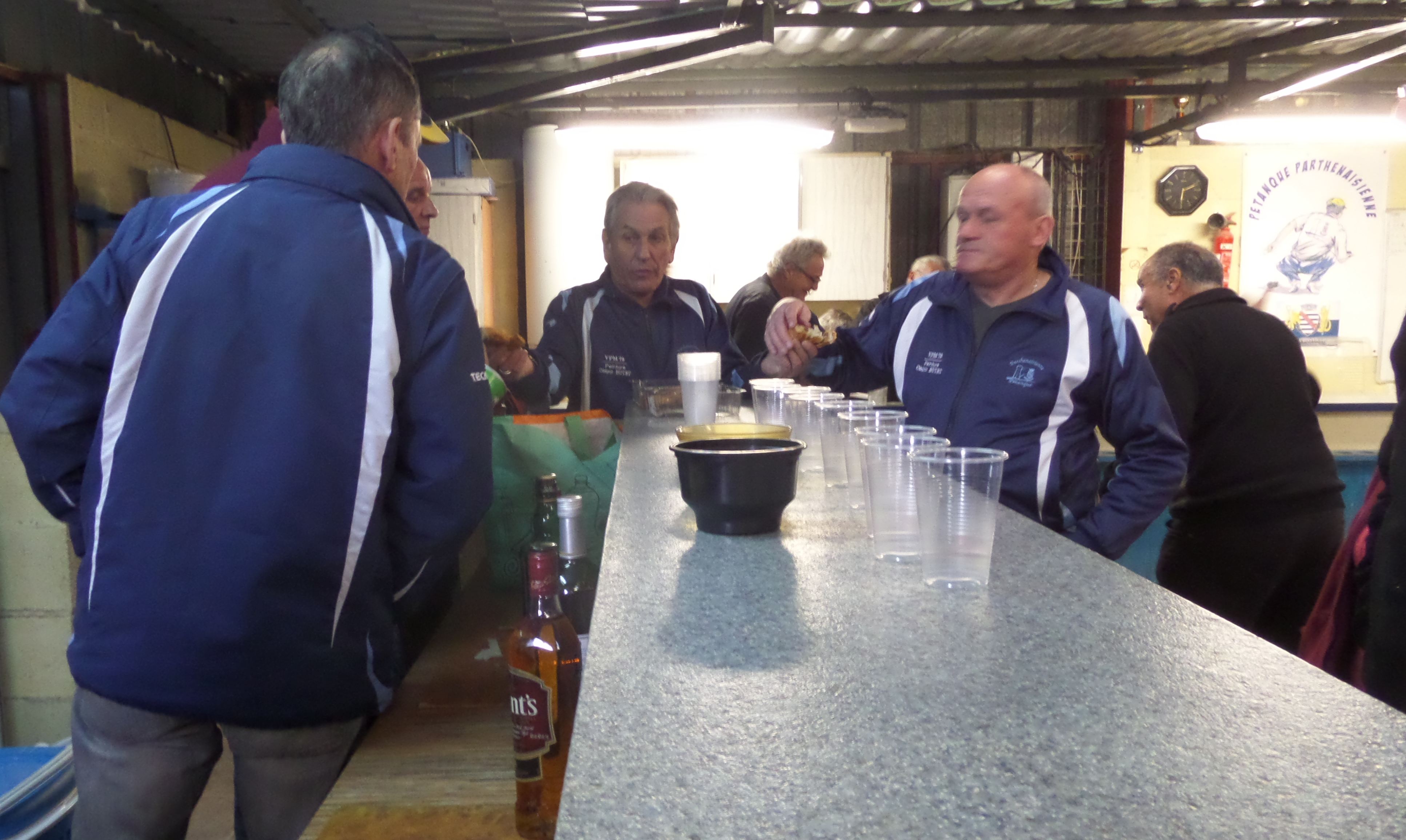 Il fallait bien que cela s'arrose ! ;-) Il fallait bien que cela s'arrose ! ;-)