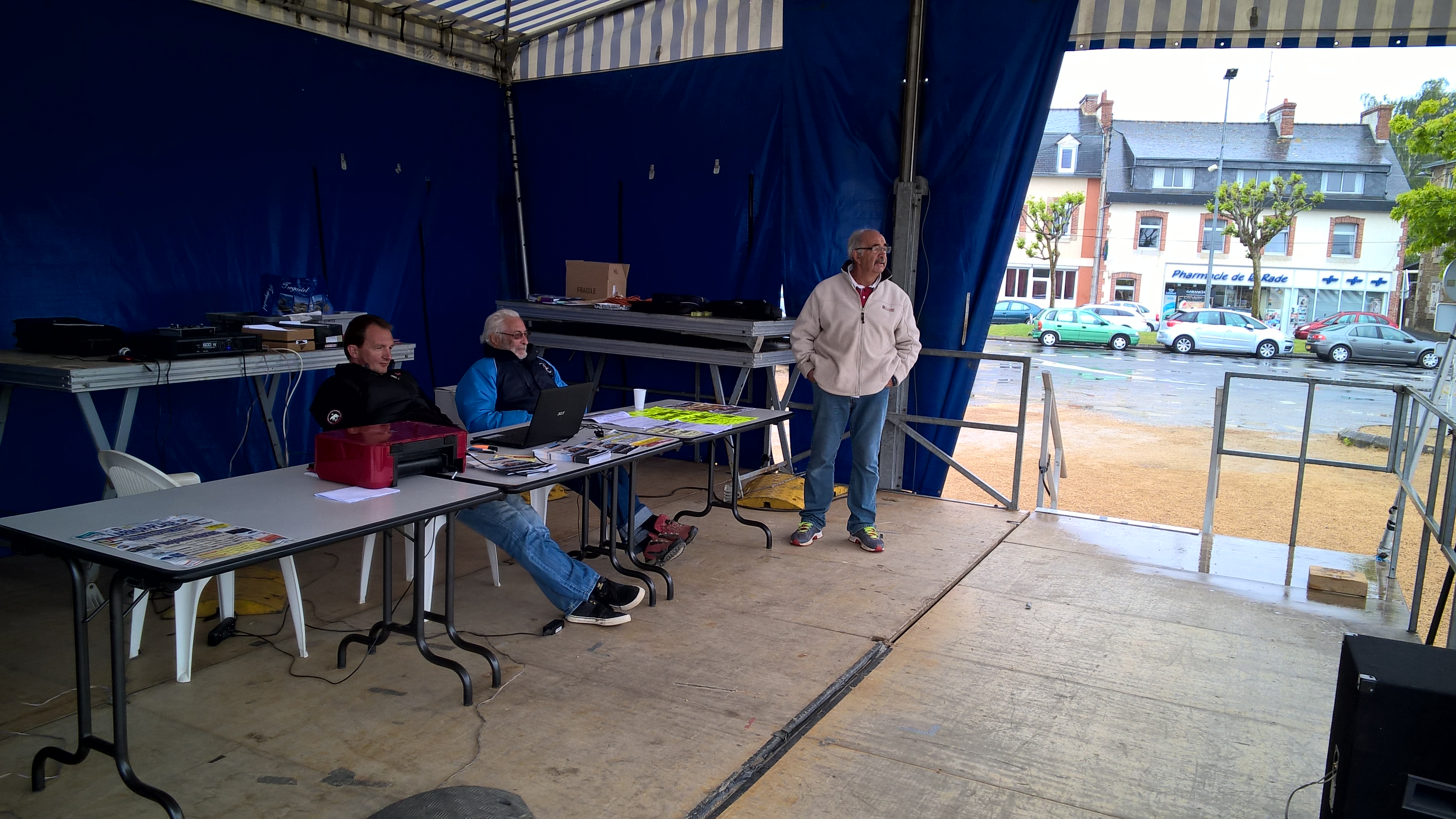 Du beau monde a la table de marque Du beau monde a la table de marque