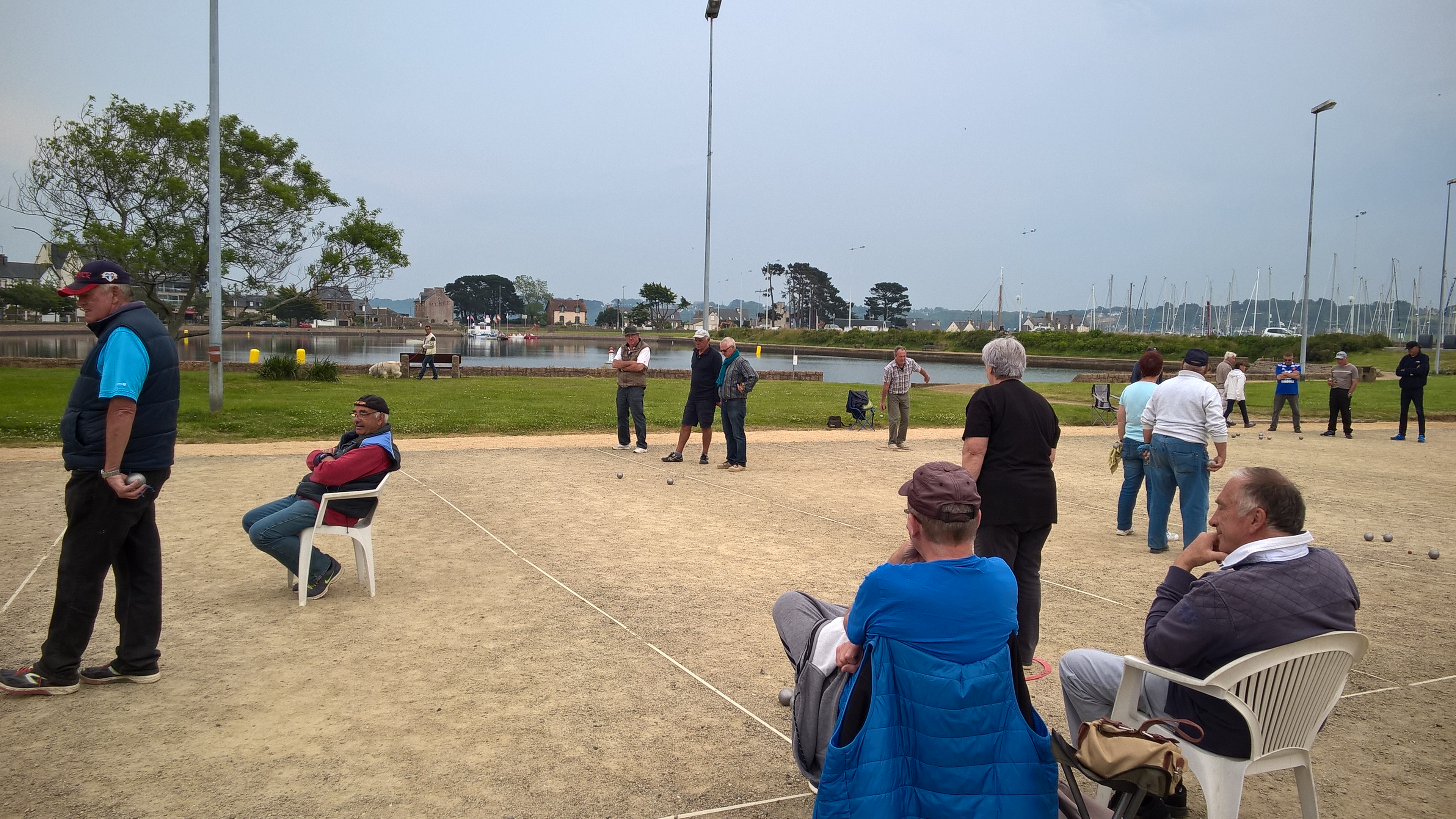 Mauvais temps mais on joue quand meme Mauvais temps mais on joue quand meme