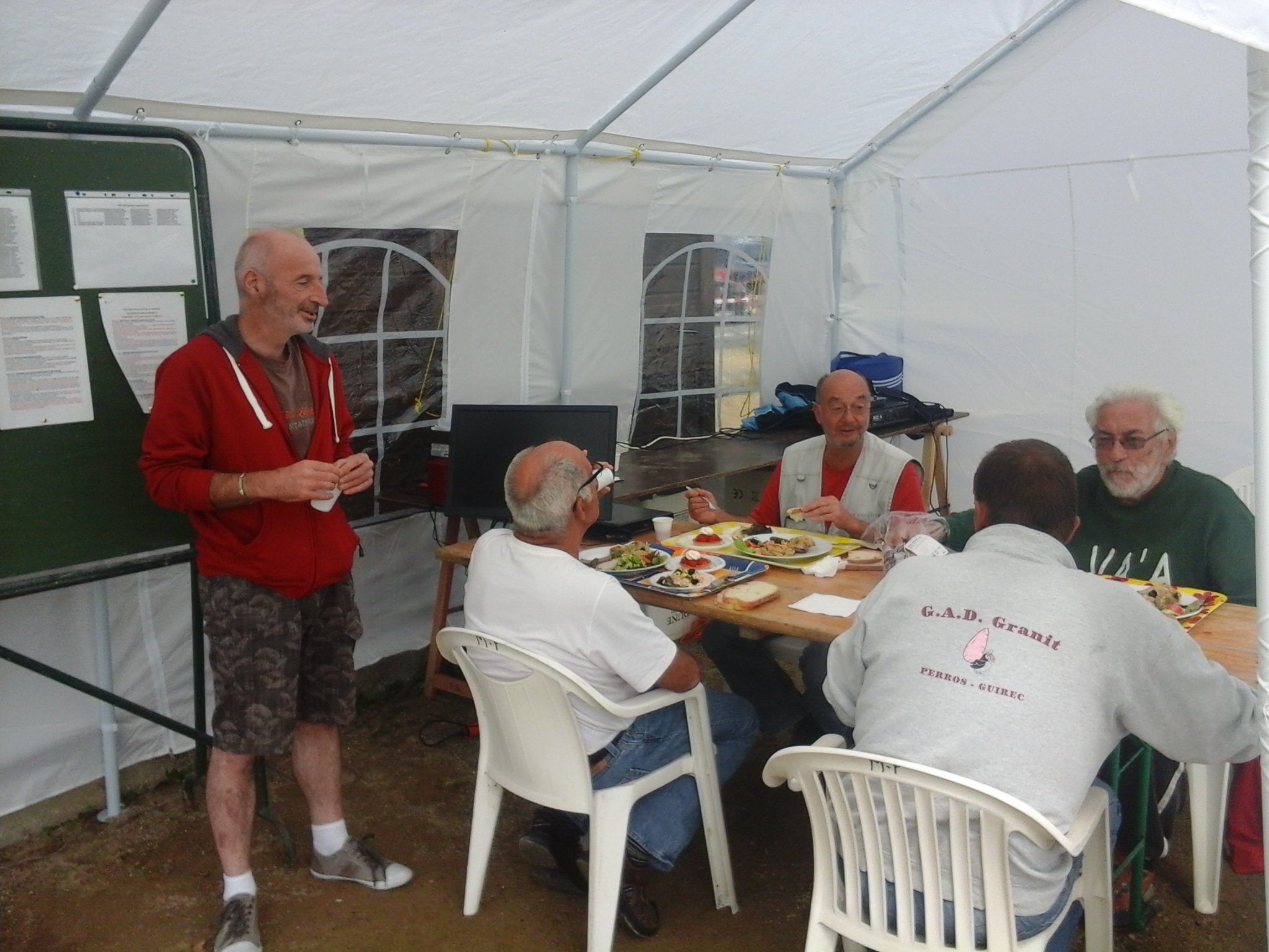 bonne humeur et bon casse croute vont de paires bonne humeur et bon casse croute vont de paires