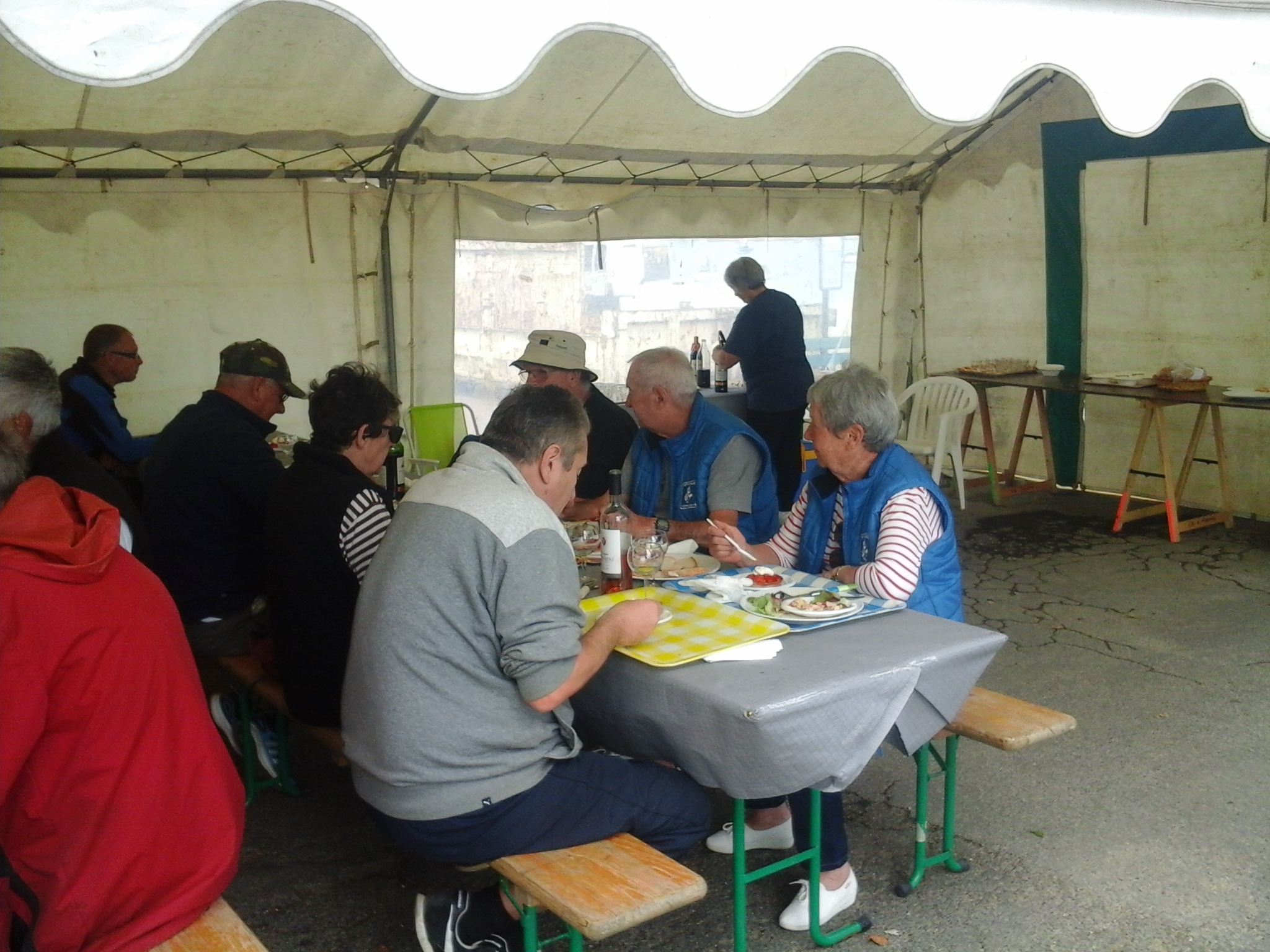 bon appetit a tous joueurs et non joueurs qui nous on adressées plein de compliments merci a l,equipe de benevoles pour leur courage lentout encadré par l,incontournable Lyonel Laisné