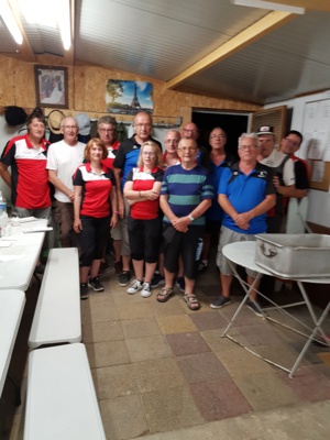 Les équipes de St Gérand le Puy et Rhue avant le petit casse Croûte amical