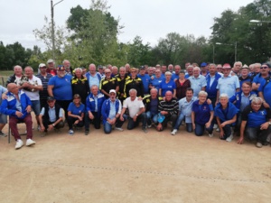 Les équipes avant la remise du challenge