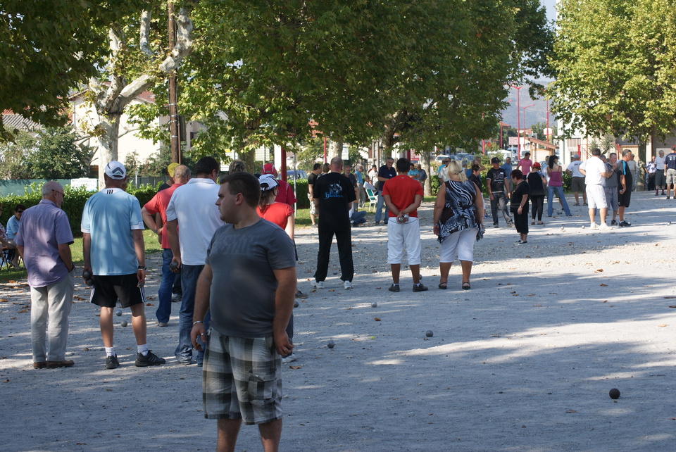 Le soleil et la chaleur a poussé tout le monde a l'extérieur Le soleil et la chaleur a poussé tout le monde a l'extérieur