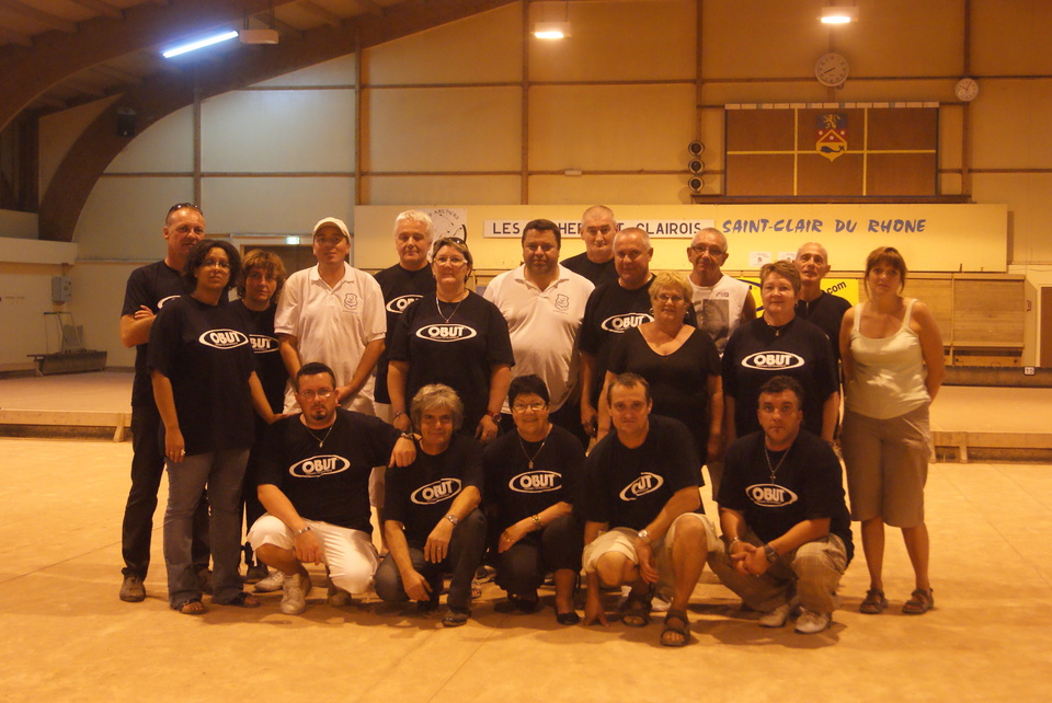 L'Equipe au grand complet. UN GRAND MERCI à vous : Alex BONNEFOND, Stéphanie VARAILLE-DALMAT, Jérome VARAILLE, Jean-Yves BOURG, Gerard OUTIN, Isabelle VARAILLE, Marie Claude CAMIER, Christian FABRE, J.Philippe LEFEVRE, Gerard REYNAUD, Elyanne CORDEIL, Serge CORDEIL, André CAMIER, M.France CHAREYRON, Denis COUR, Christophe VARAILLE, Séverine LAMOUROUX ...et sans oublier ceux qui ne sont pas sur la photo (Alison SOLA, Bernadette BERTHOLD, Joélle OUTIN, José MARTHINO, Bernard Sabot,  Etc ..) ainsi que ceux que j'ai oublié !!!