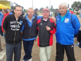 la sympathique équipe de mon poto gomorrhe (le 3éme en partant de la gauche) avec charly 84 et leurs 2 partenaires la sympathique équipe de mon poto gomorrhe (le 3éme en partant de la gauche) avec charly 84 et leurs 2 partenaires