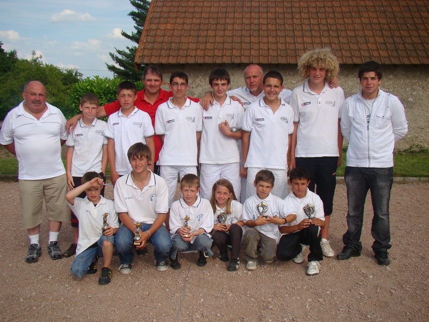 BONS RESULTATS A L' ECOLE DE PETANQUE BONS RESULTATS A L' ECOLE DE PETANQUE