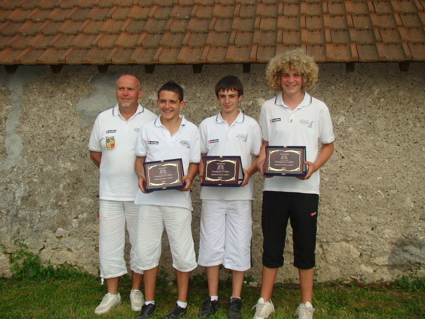 LES CADETS THIELOIS AUX "FRANCE" A BEAUCAIRE S'INCLINENT EN 1/32 LES CADETS THIELOIS AUX "FRANCE" A BEAUCAIRE S'INCLINENT EN 1/32