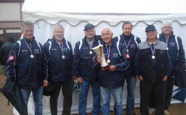 LES VETERANS THIELOIS CHAMPIONS D'ALLIER DES CLUBS 3EME DIVISION