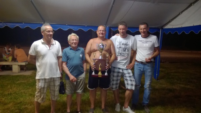 les vainqueurs à gauche et les finalistes à droite du président les vainqueurs à gauche et les finalistes à droite du président