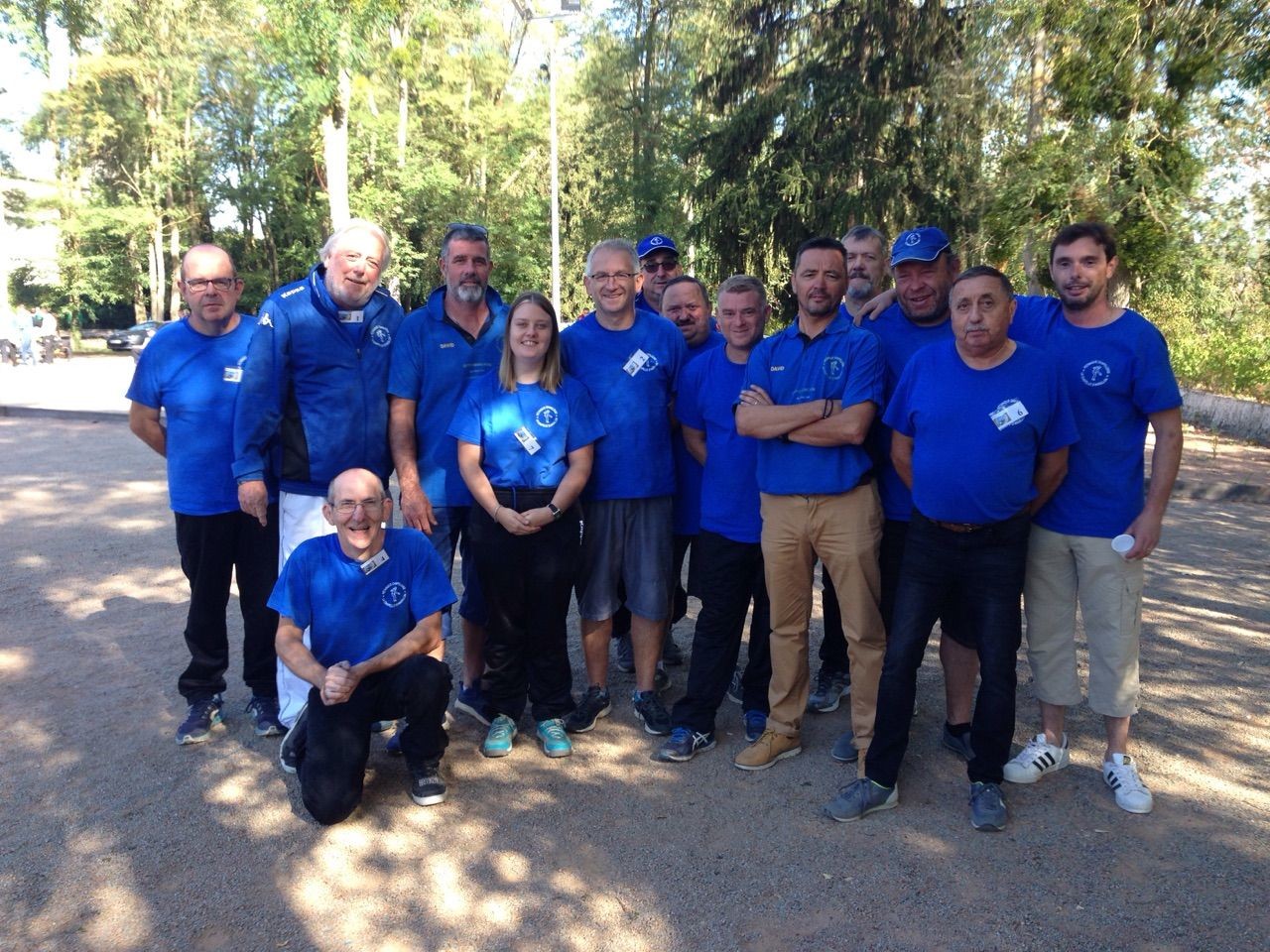 De gauche à droite , Lolo didier jc davidP Mathilde fabrice thierry eric seb davidC gilles roro jy et sac