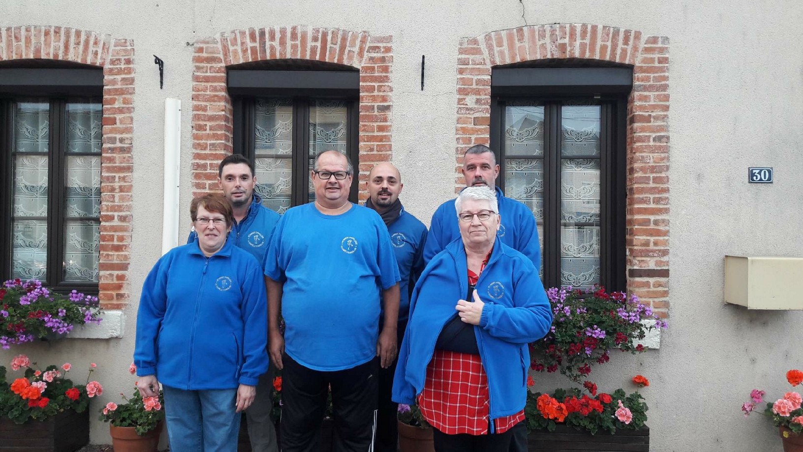 De gauche à droite : Laurence , sylvain , gianni , philippe , marysette et david De gauche à droite : Laurence , sylvain , gianni , philippe , marysette et david