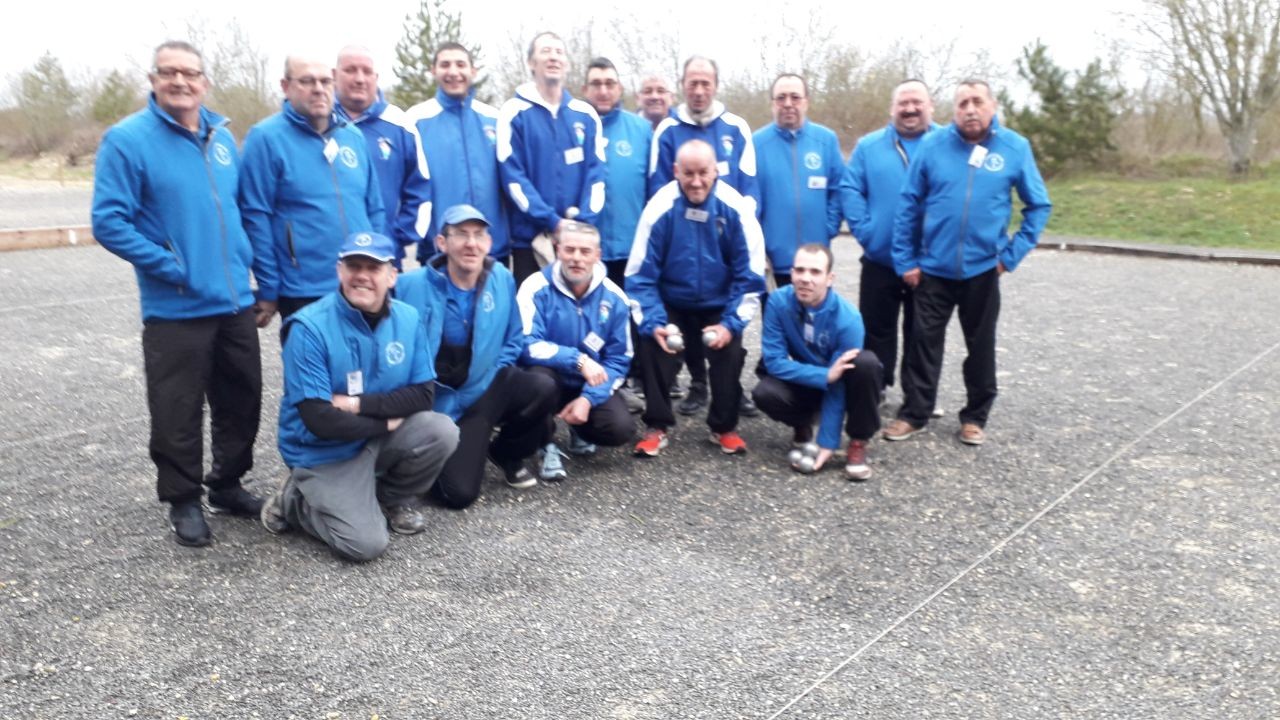 Bruno DEPARDIEU , Laurent GILET , Gilles GATELIER ,Thierry RENIER ,Nicolas GILET , Jean-yves LEGER , Eric THEBAULT , Bruno DEPARDIEU et le COACH bléssé JC GILET