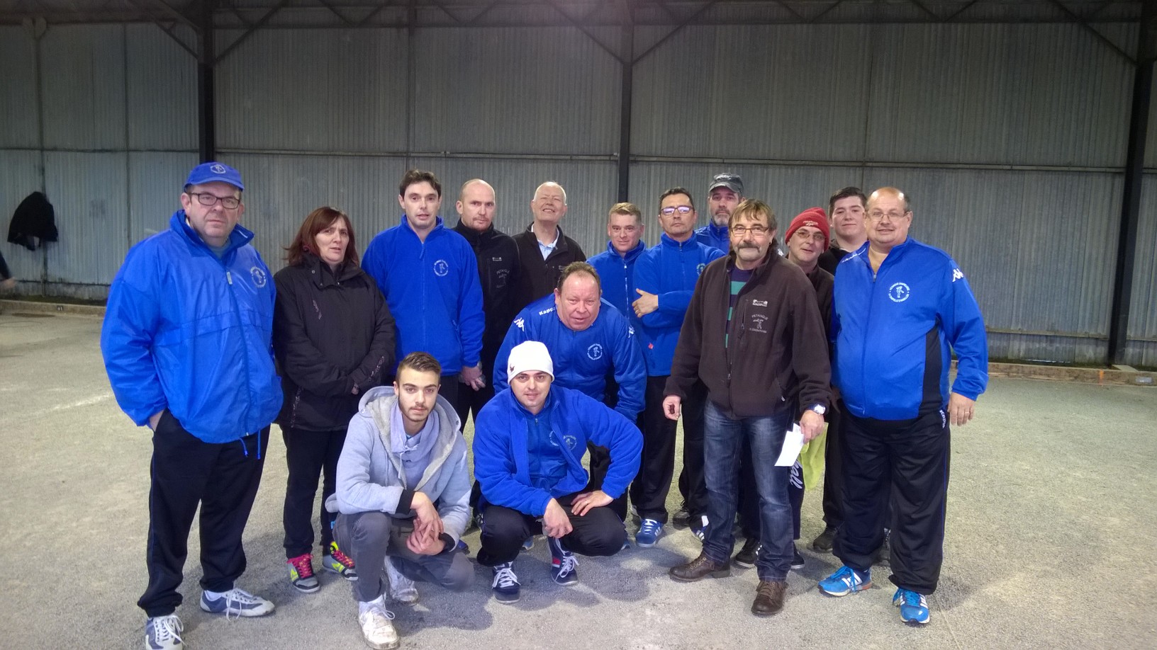 Equipe 1 de D4 (de gauche à droite : L.GILET,S.MALOT,P.THIBAULT,R.CHILLOUX,S.OUZET,D.CHILLOUX,D.PHILIPPE (le capitaine) et G.ZANCHETTA Equipe 1 de D4 (de gauche à droite : L.GILET,S.MALOT,P.THIBAULT,R.CHILLOUX,S.OUZET,D.CHILLOUX,D.PHILIPPE (le capitaine) et G.ZANCHETTA