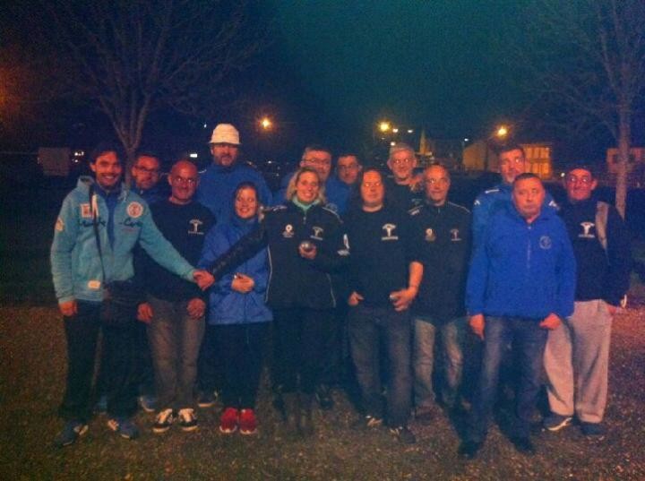 Les deux secrétaires de chaque club  main dans la main Les deux secrétaires de chaque club  main dans la main