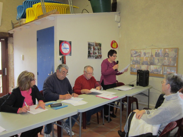 desbarats helene mandataire et future tresoriere en train de faire le bilan financier desbarats helene mandataire et future tresoriere en train de faire le bilan financier