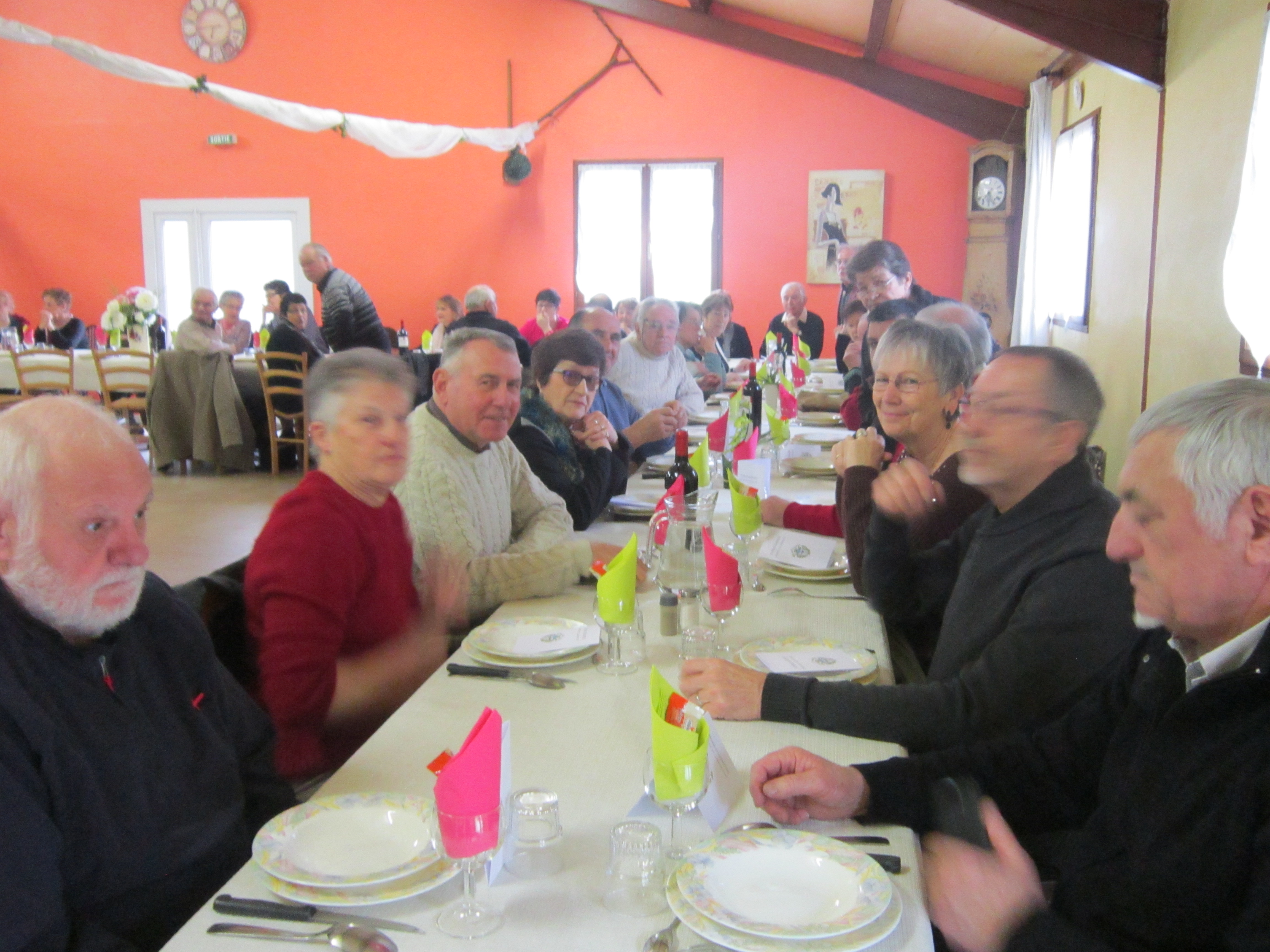 Les pétanqueurs en plein action Les pétanqueurs en plein action