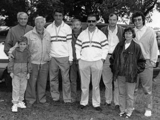 En 1992 Gérard et Jean-Pierre entourés d'amis En 1992 Gérard et Jean-Pierre entourés d'amis