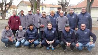 Les deux équipes avant la confrontation Les deux équipes avant la confrontation