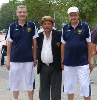 Guy et Christian Lagarde avec leur délégué Claude Moncuquet