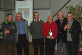 Les Vétérans des Player's récompensés avec Laurent Fichel (délégue du club) Les Vétérans des Player's récompensés avec Laurent Fichel (délégue du club)