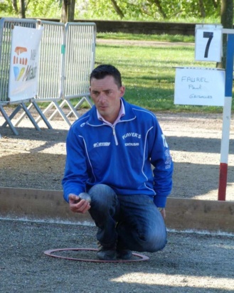 Nicolas Porcheron malmené devant Paul Faurel Nicolas Porcheron malmené devant Paul Faurel