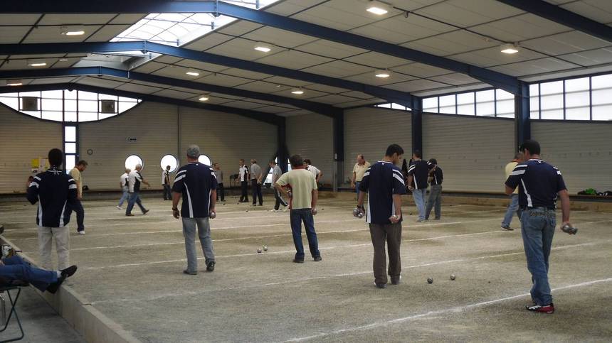 Une vue d'ensemble du boulodrome de Caussade