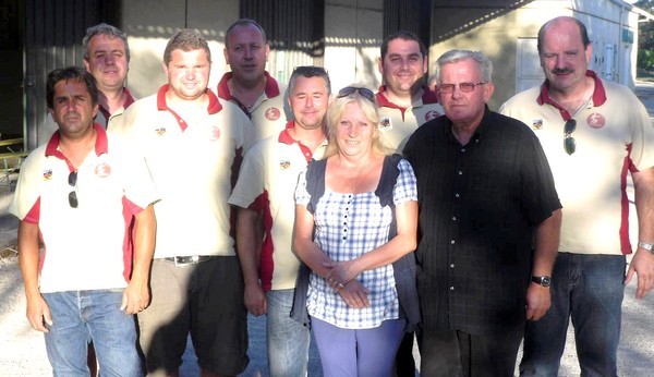 L'équipe de Gourdon et son coach, Alain Godard L'équipe de Gourdon et son coach, Alain Godard