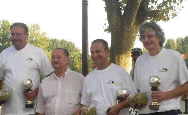 Alain Carrié, Marcel Verdier (Président du Pont Neuf Moissac) Jacques Samara et Guy Lagarde vainqueur du Grand Prix de Moissac en septembre 2009