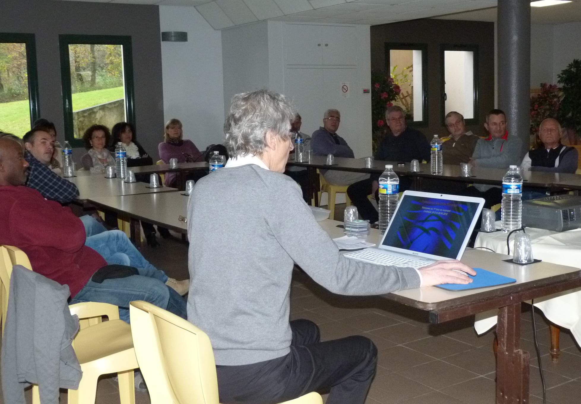 Une vue de la précédente assemblée très studieuse Une vue de la précédente assemblée très studieuse
