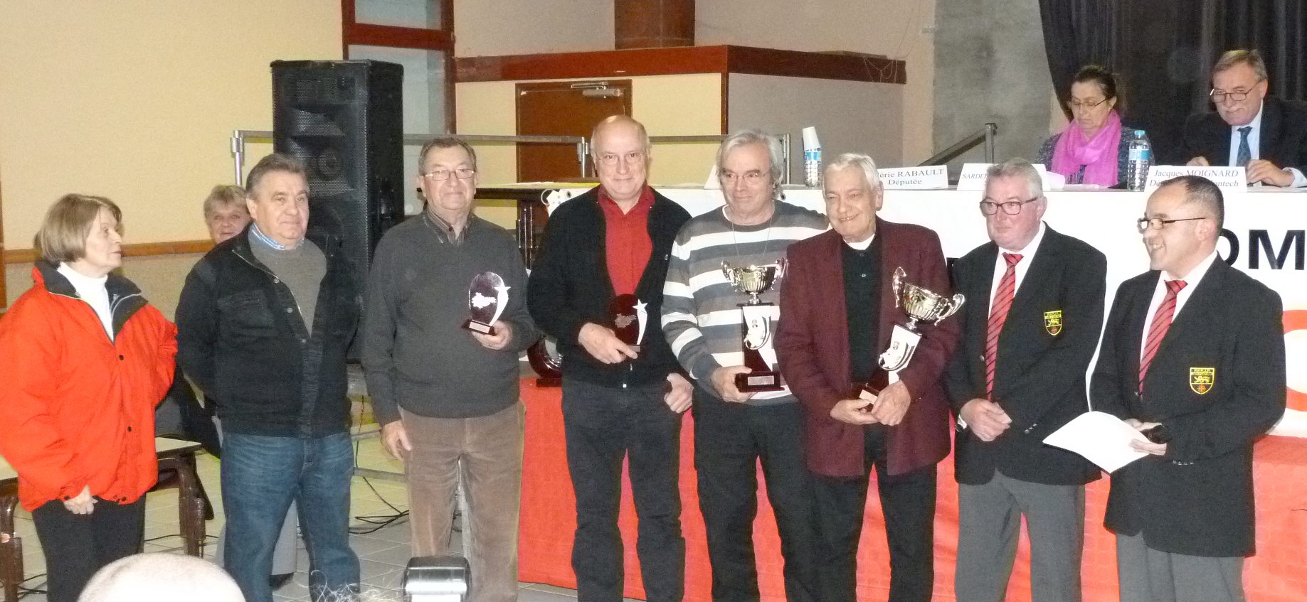 Jacqueline Gellis et Isidore Guzman recoivent le trophée pour les Vétérans